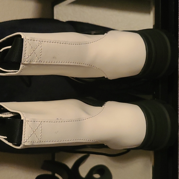 Ugg Plush boots - Picture 4 of 10